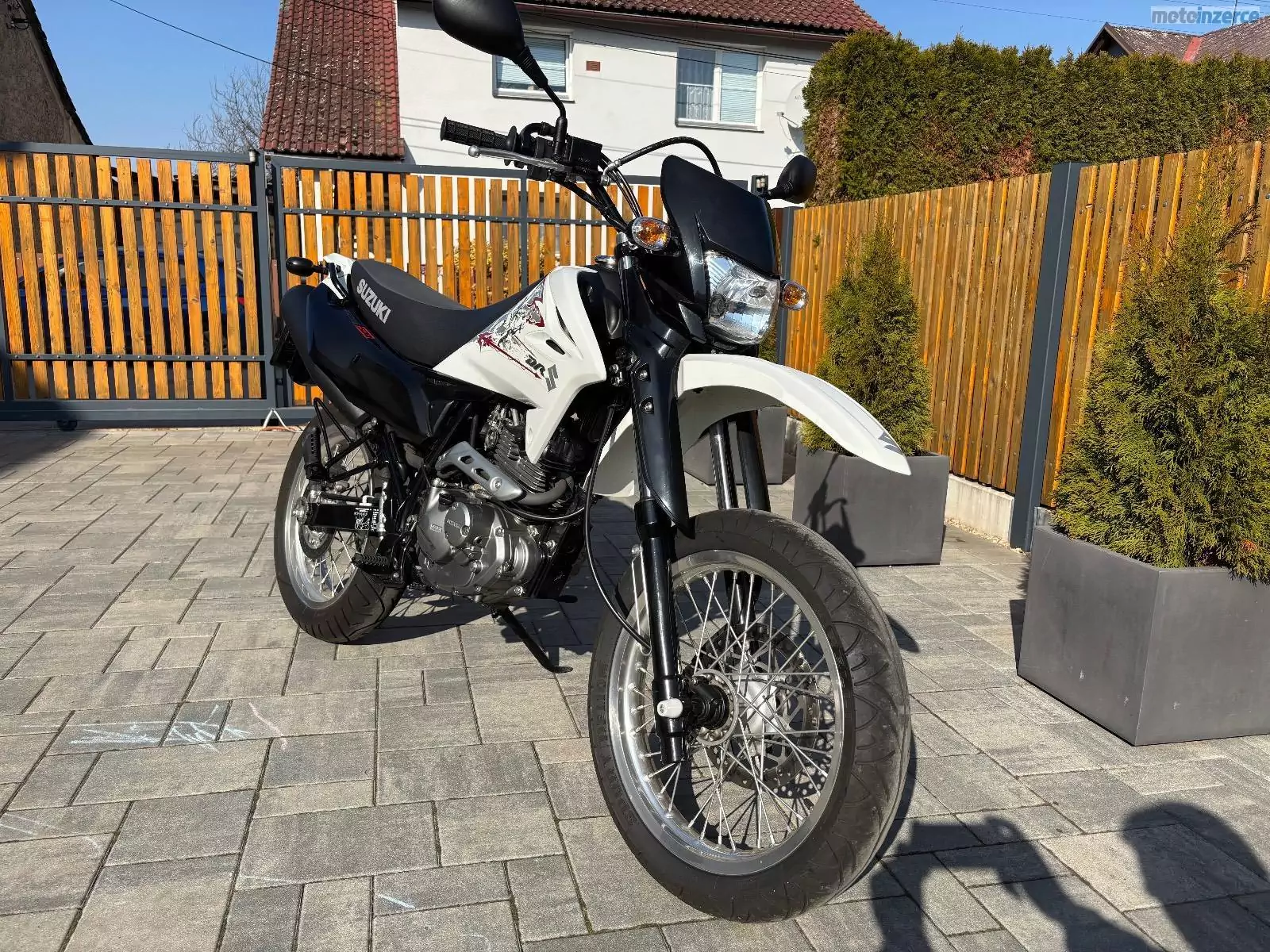 Suzuki DR 125 SM