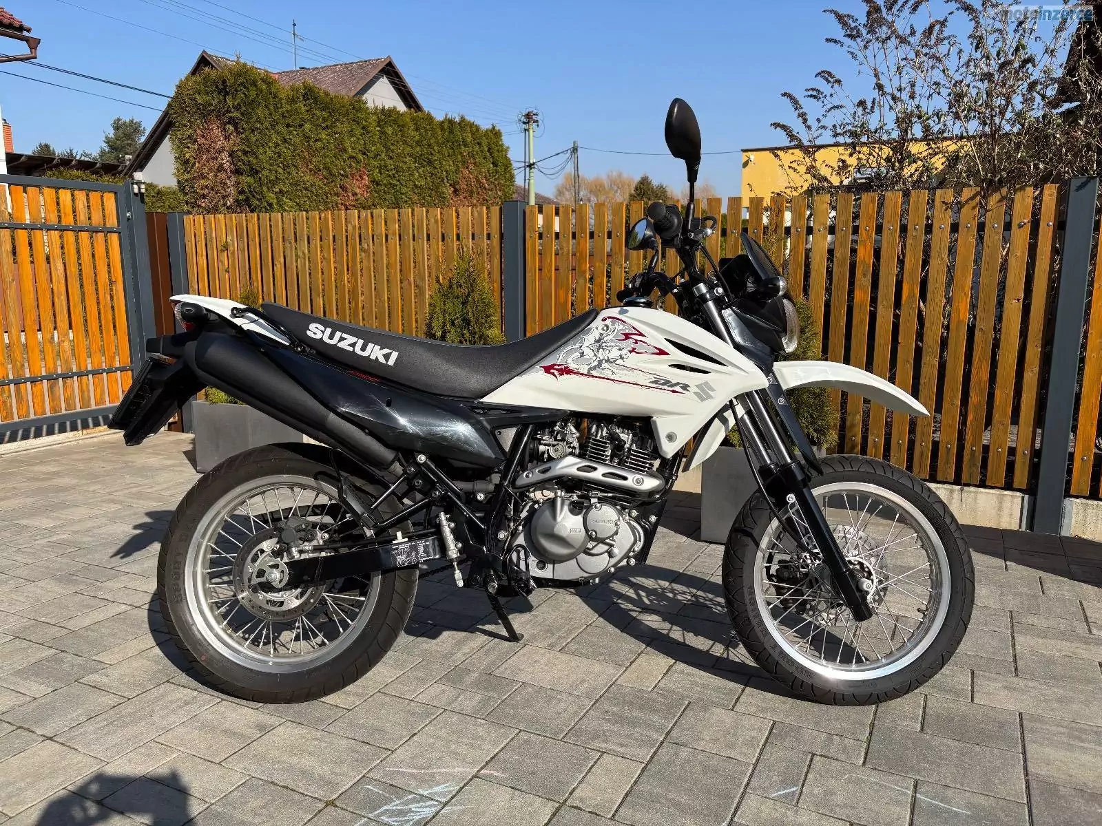 Suzuki DR 125 SM