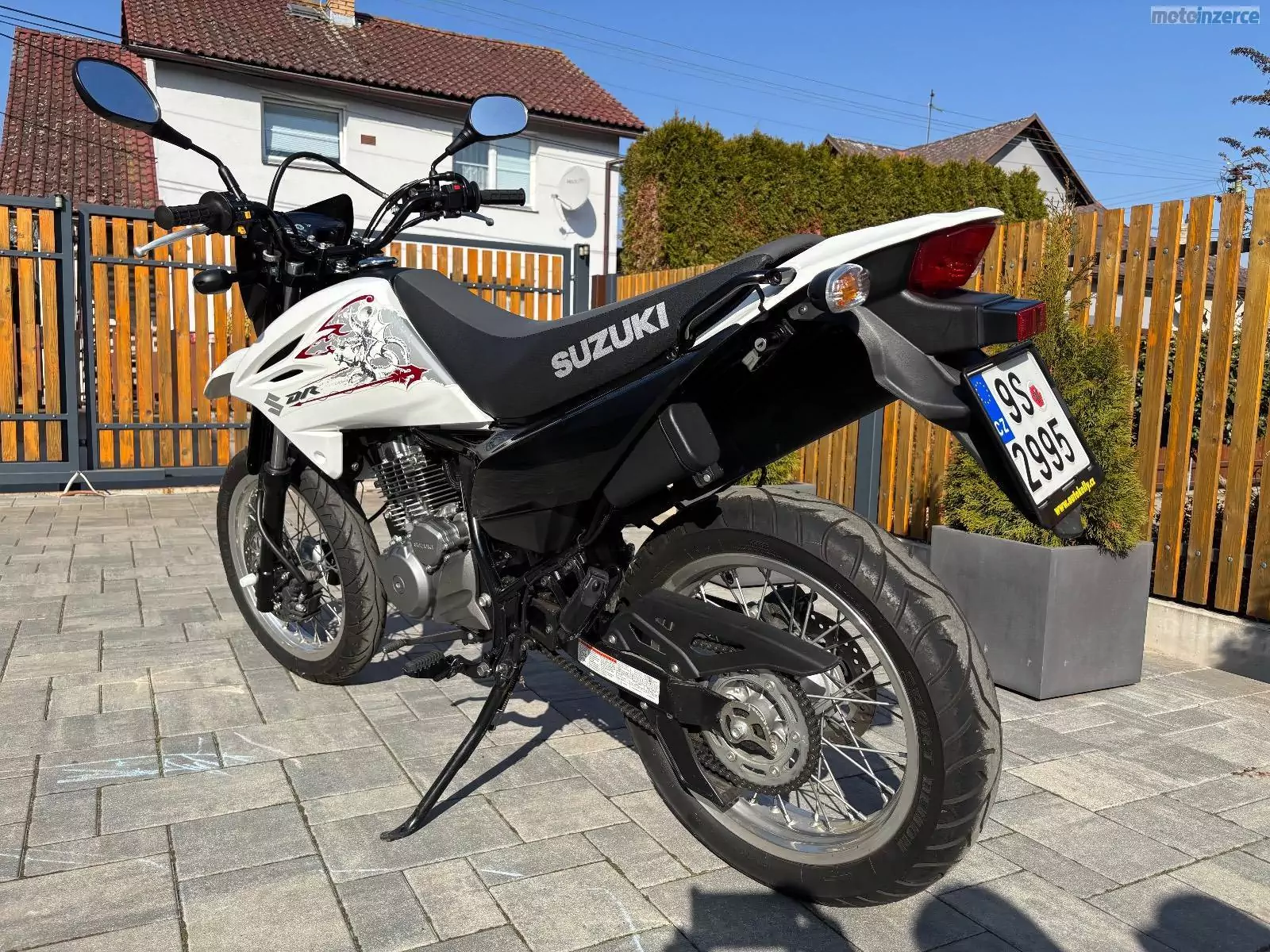 Suzuki DR 125 SM