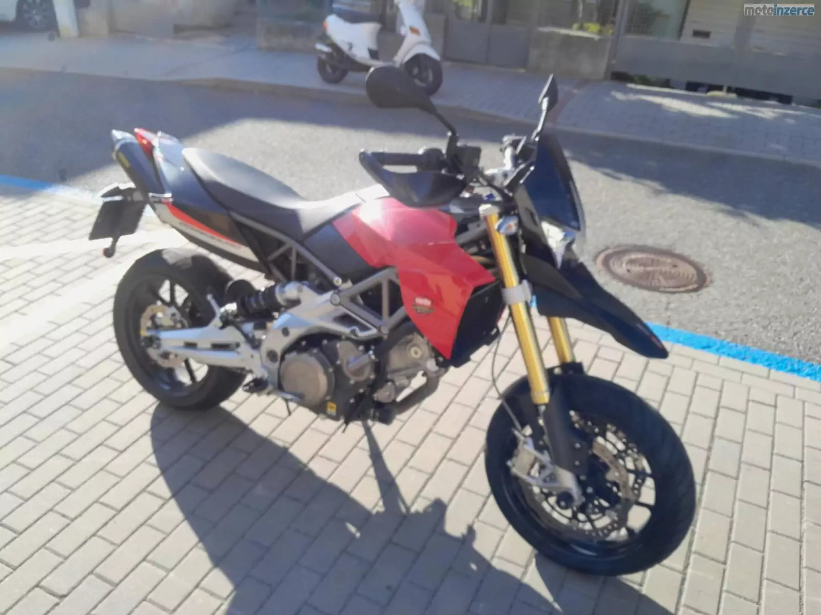 Aprilia Dorsoduro 750