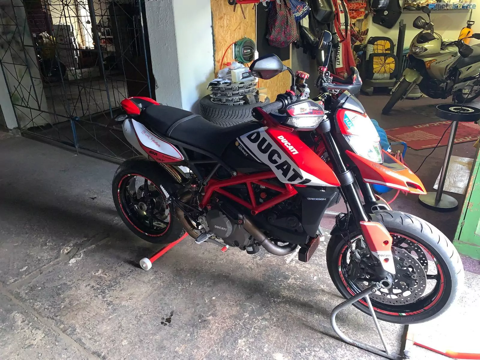 Ducati Hypermotard 950